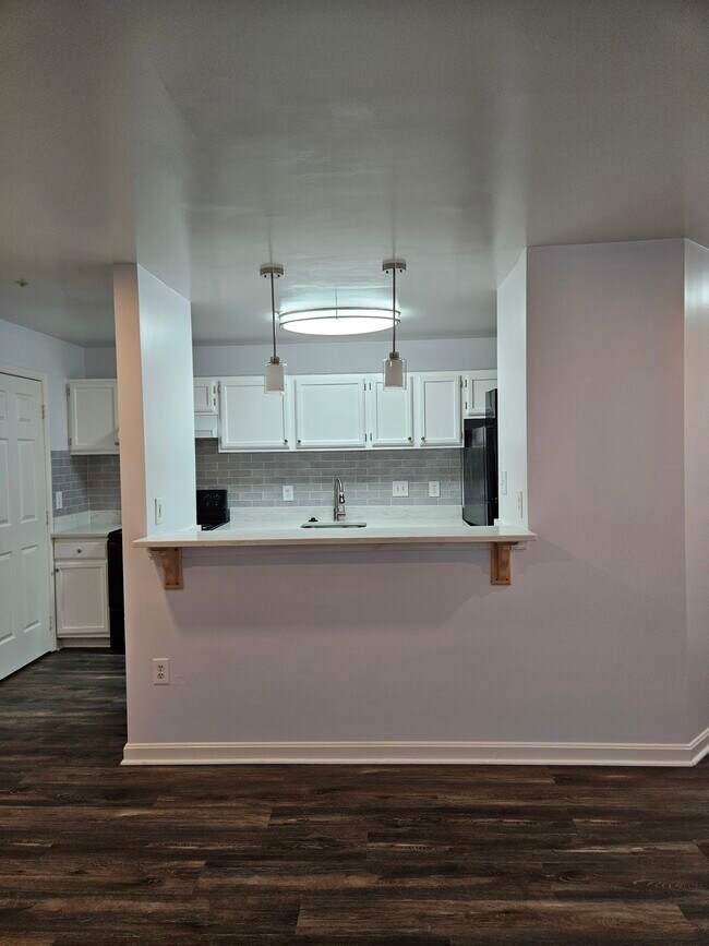 Building Photo - 2040 Alice Ave