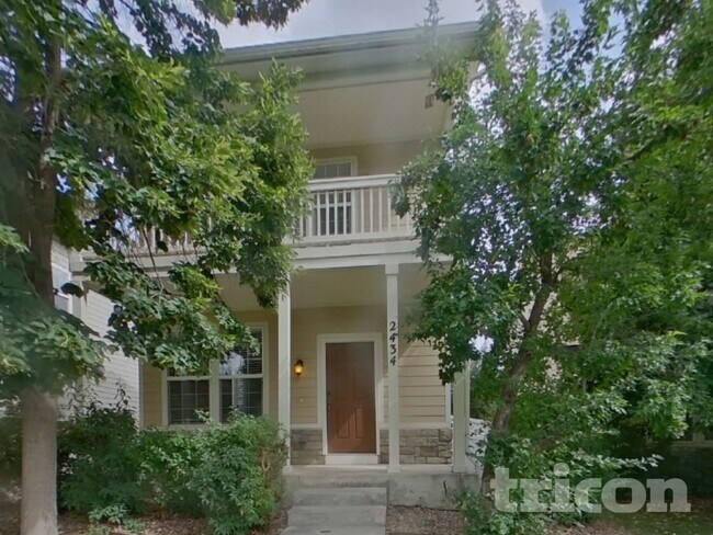 Building Photo - 2434 St Paul Dr