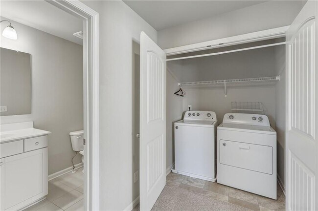 Building Photo - 6496 Crosscreek Ln