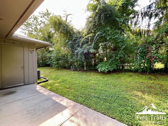 Building Photo - 707 Farmington Cir