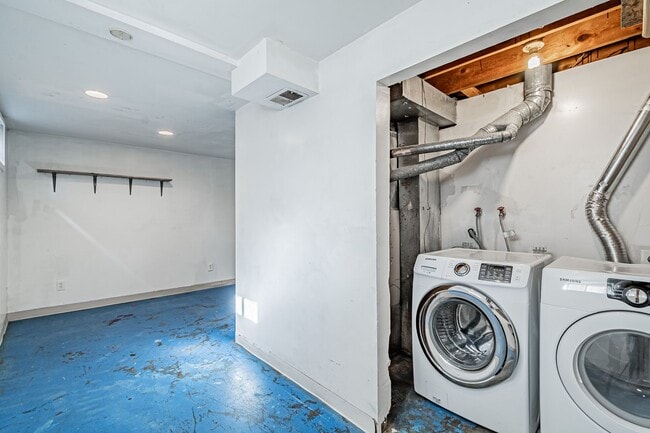 Building Photo - Affordable 4BD, 2BA East Denver Home