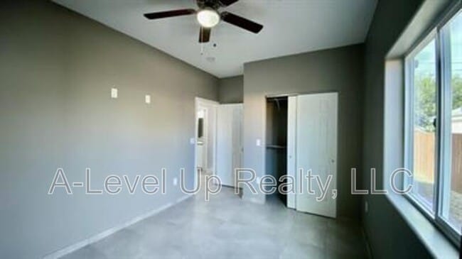 Building Photo - 1514 E 28th St