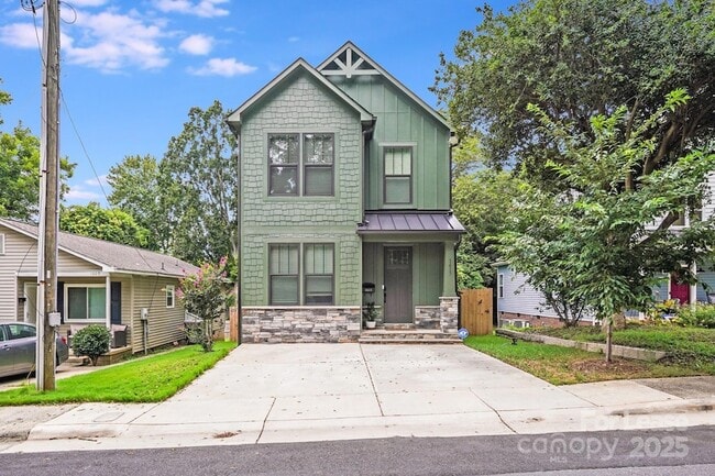 Primary Photo - 1613 N McDowell St