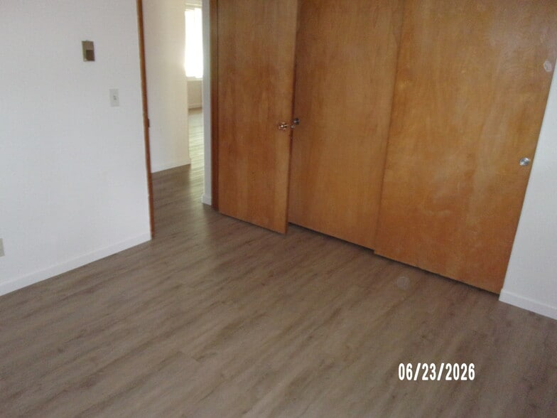 Room - 1042 Neil St NE