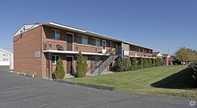 Primary Photo - Trudy Lynn Apartments