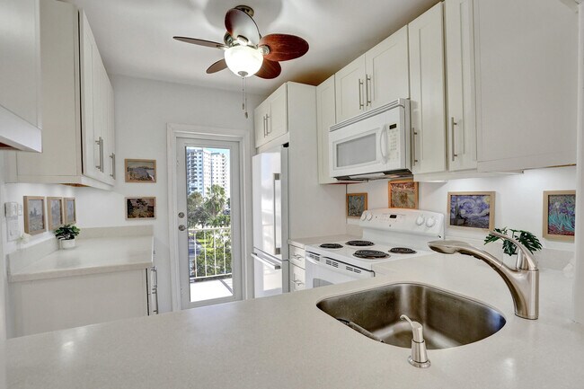 Building Photo - 1481 S Ocean Blvd