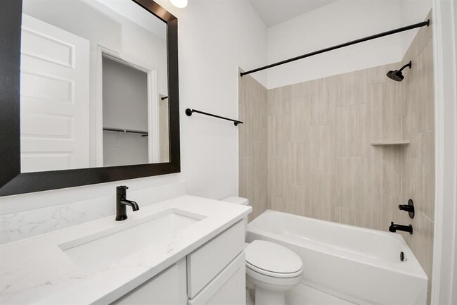 Building Photo - 8706 Incandesce Rise Dr