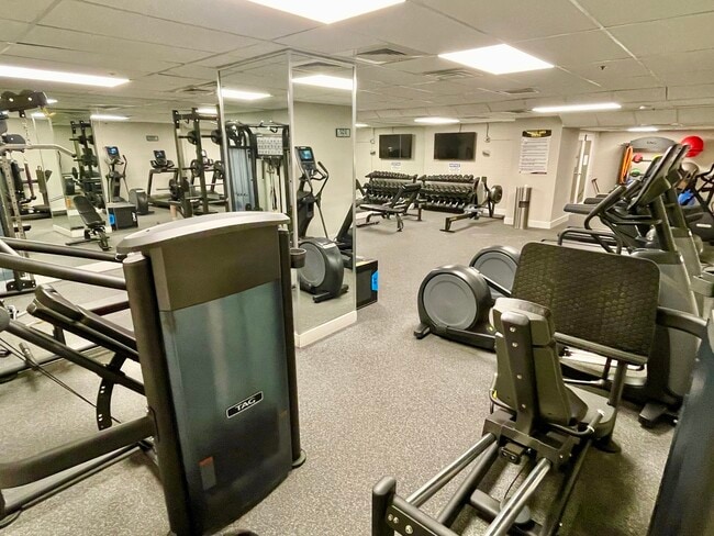 Building Photo - 40 E 9th St