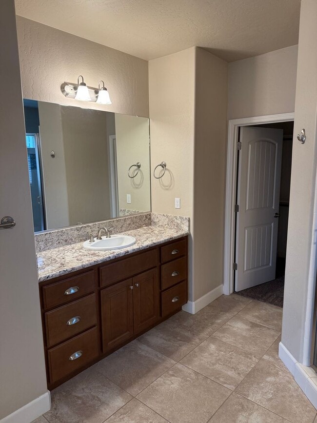 Building Photo - Charming 3 bedroom 2 bathroom with an office, located in Quail Run