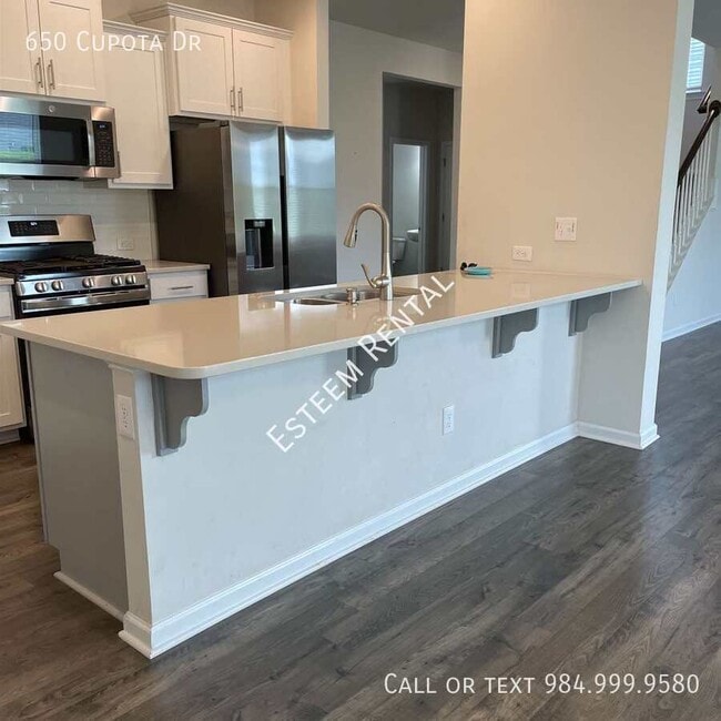 Building Photo - 650 Cupota Dr