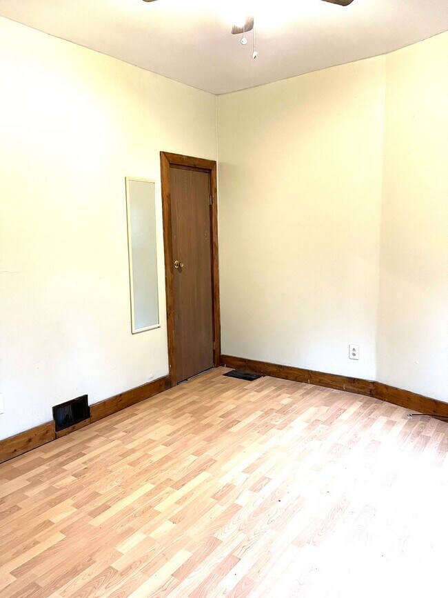 Building Photo - 145 Parkside Ave