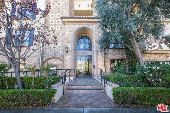 Building Photo - 12026 Hoffman St