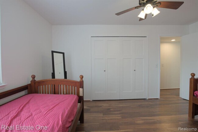 Building Photo - 1944 Klingensmith Rd