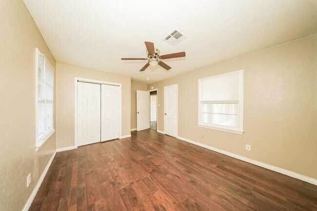 Building Photo - 2204 NW Denver Ave