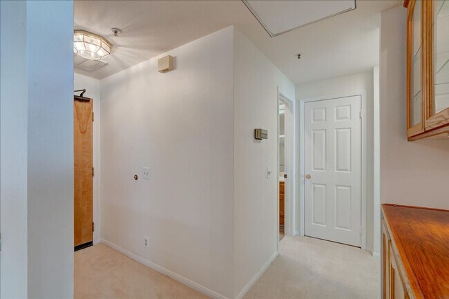 Building Photo - Resort Like Living 2 Master Suites Condo F...