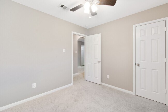 Building Photo - 31007 E Lost Creek Blvd