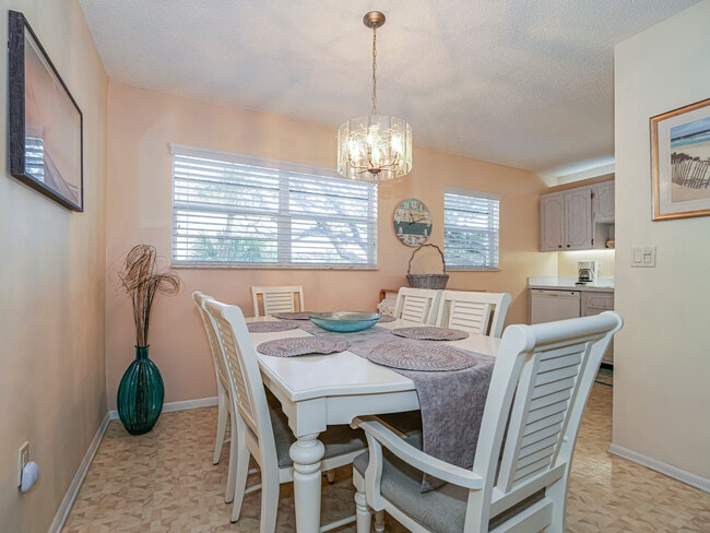 Building Photo - 5400 Jimmy Buffett Mem Hwy