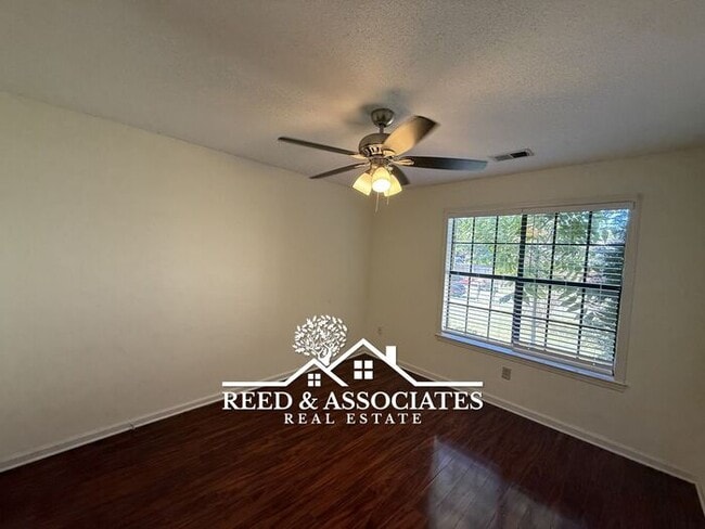 Building Photo - Spacious: 3 Bedroom in Cordova!