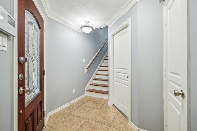 Primary Photo - 1003 Yale St