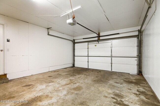 Building Photo - 2403 Silverbrook Ave