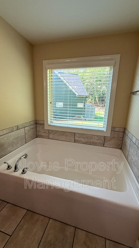 Building Photo - 338 Brookstone Dr