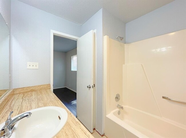 Building Photo - 12414 Deer Falls Dr