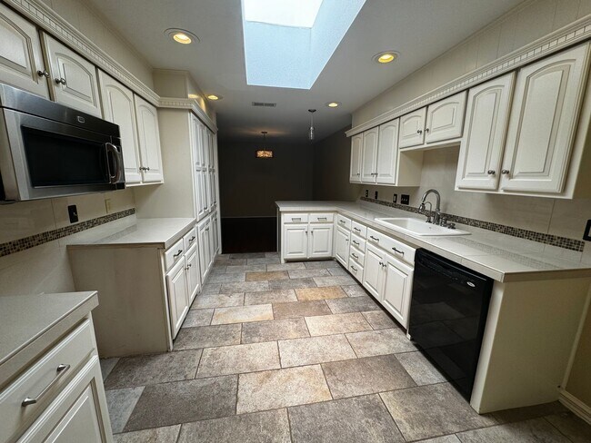 Building Photo - Country Place Estates Town Home