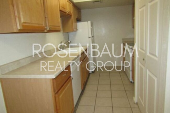 Building Photo - Spacious 1-bedroom, 1-bath apartment in Tu...
