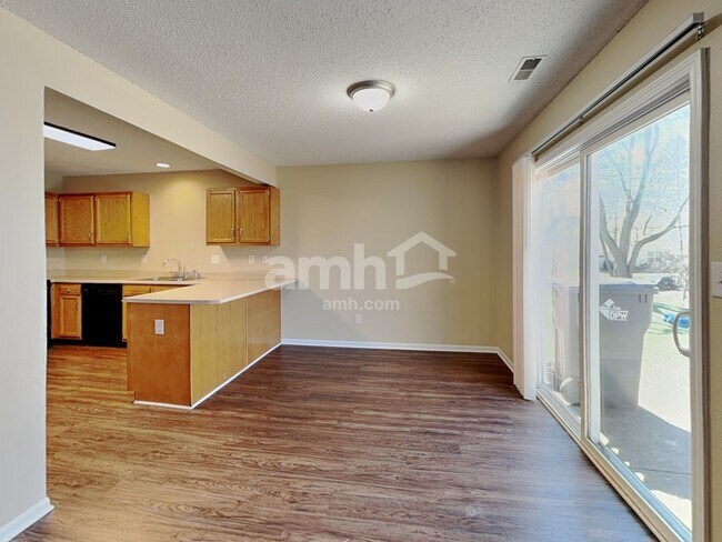 Building Photo - 5426 Alameda Rd