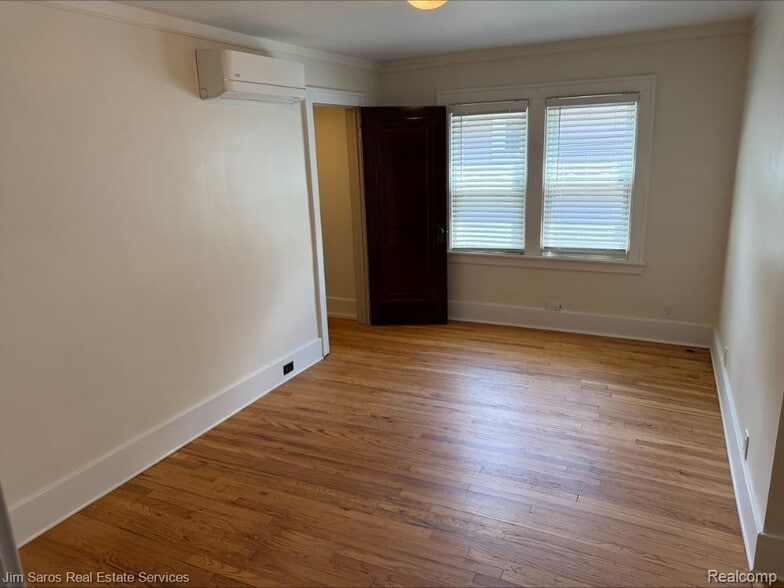 Building Photo - 851 Saint Clair Ave