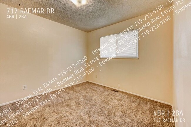 Building Photo - 717 Raemar Dr