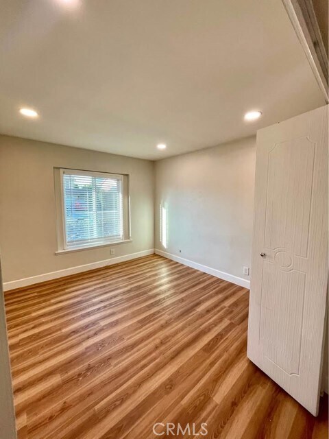 Building Photo - 1666 W Chanticleer Rd