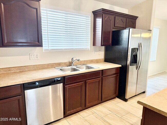 Building Photo - 13927 W Port Royale Ln