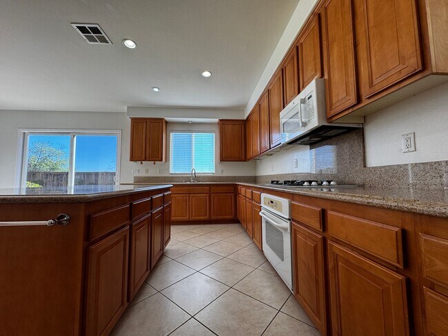 Building Photo - Spacious 4 bedroom in Murrieta for rent!