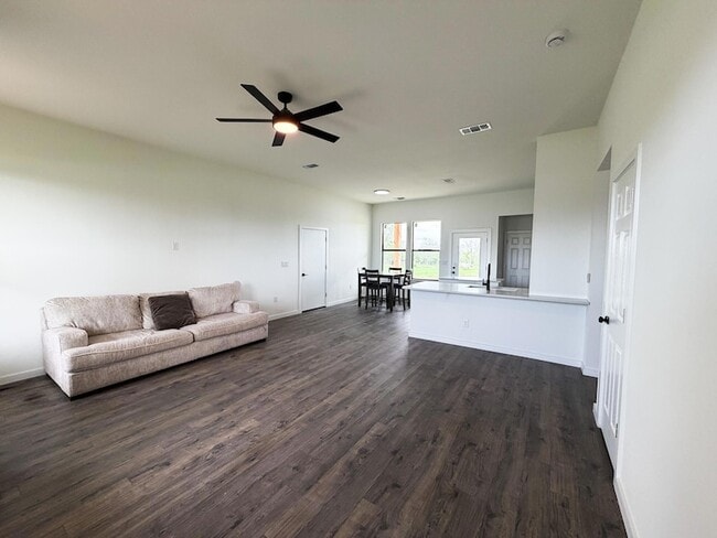 Building Photo - 138 Blushing Dr