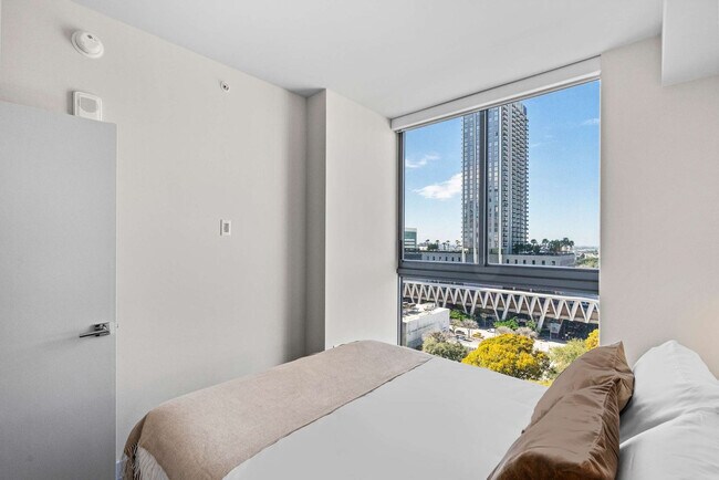 Building Photo - 11 NE 6th St