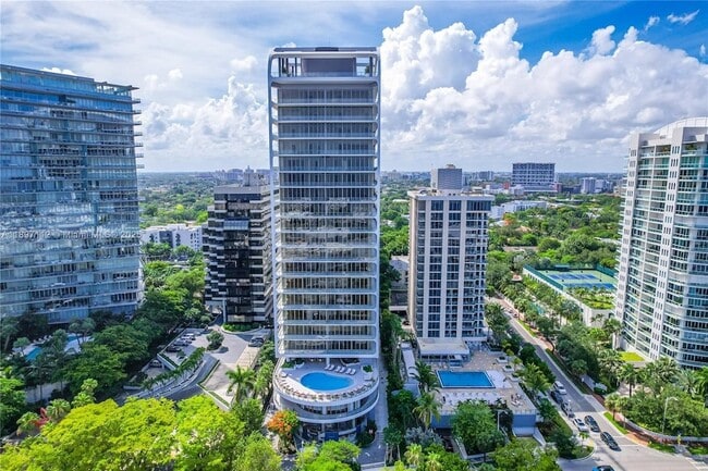Building Photo - 2655 S Bayshore Dr