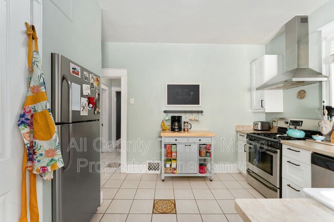 Building Photo - 1351 Garfield St
