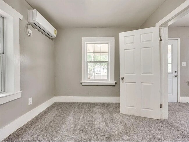 Building Photo - Charming Three Bedroom Home Located in OKC