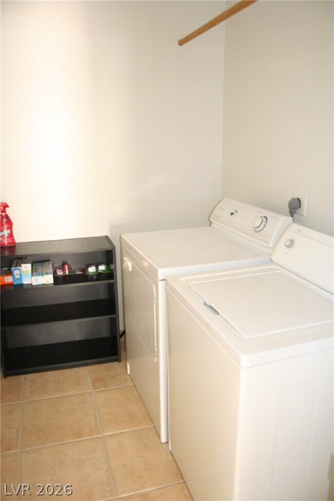 Building Photo - 2894 Lilac Ct