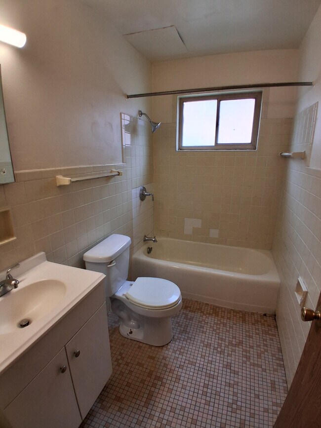 Building Photo - 4640 N 52nd St