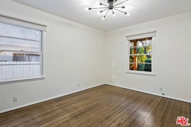 Building Photo - 362 Westbourne Dr