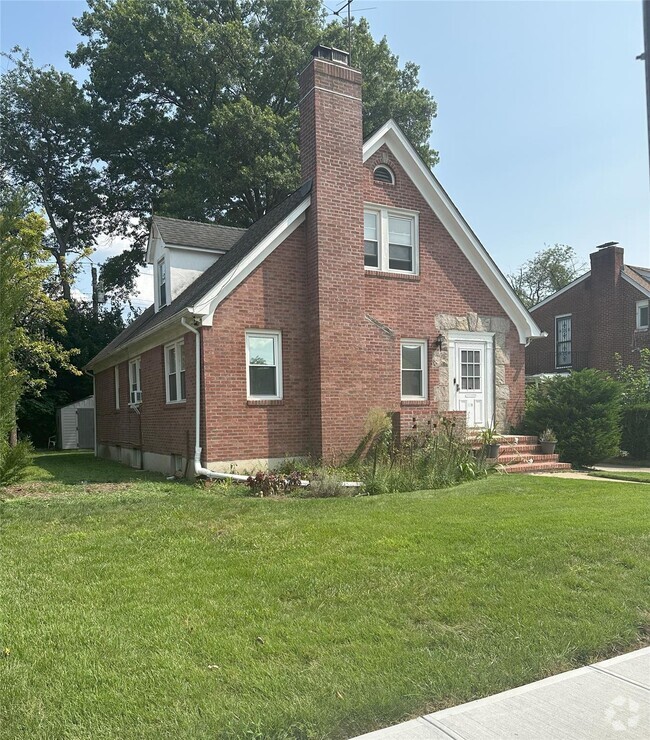 Building Photo - 118 Wellington Rd