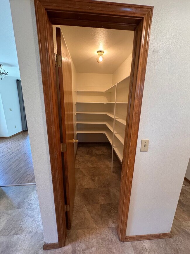 Building Photo - 4 Bed 4 Bath in Briargate $2695 Pet Friendly