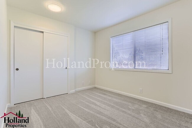 Building Photo - 16050 SW Old Oak Dr