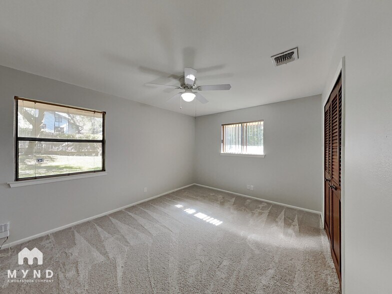 Building Photo - 15710 Fern Ridge St