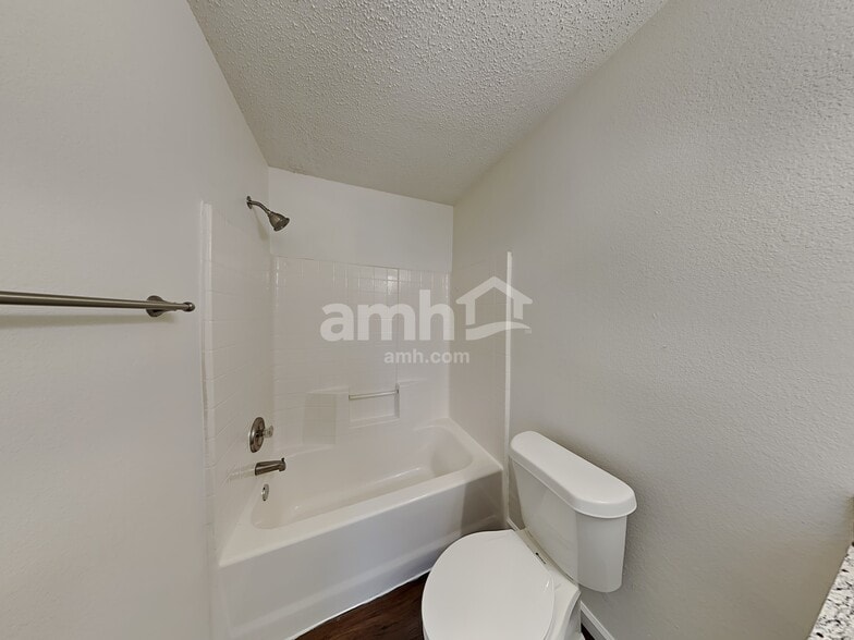 Building Photo - 1475 Stewart Dr