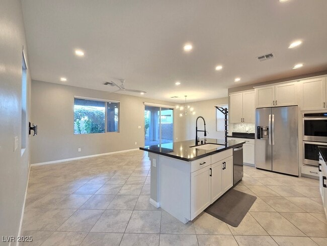 Building Photo - 4160 Elegant Chateau St