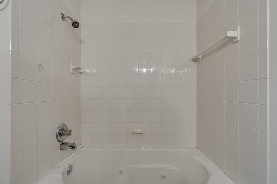 Building Photo - 4363 Montview Dr