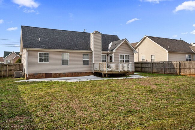 Building Photo - Pet Friendly, Bonus Room and Fenced Backyard!